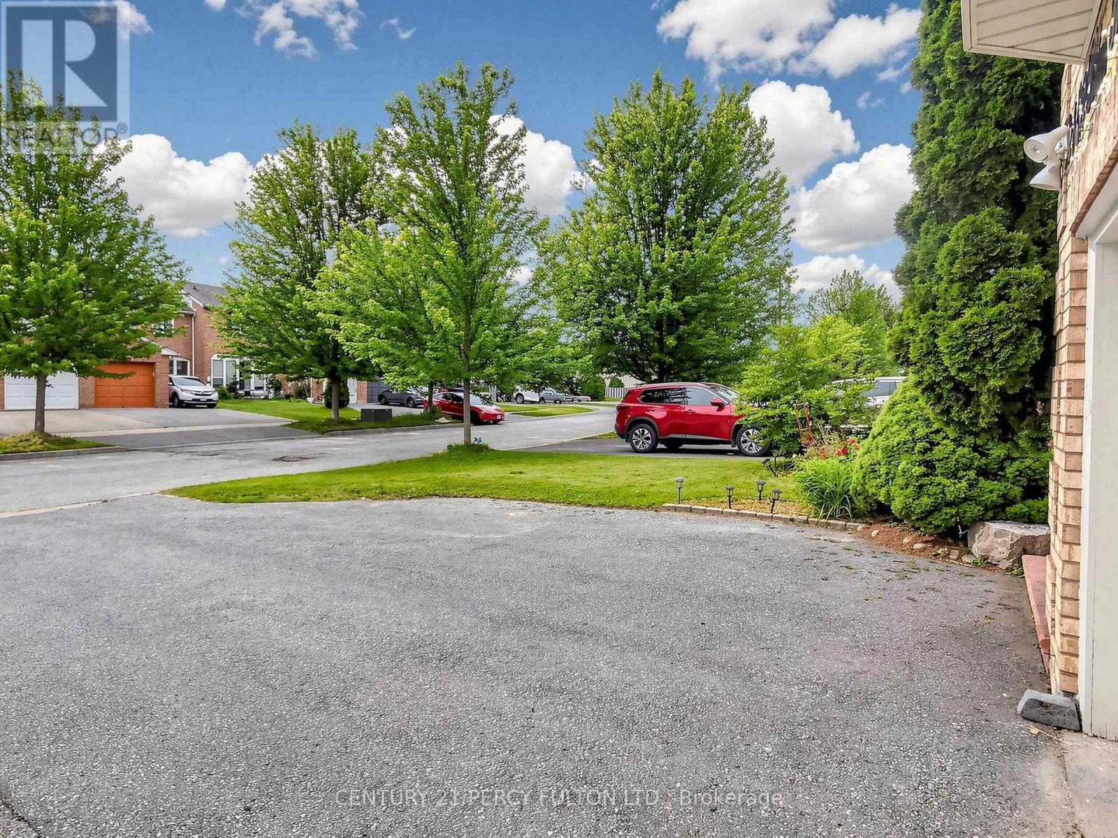 2052 BLUE RIDGE CRESCENT - 40
