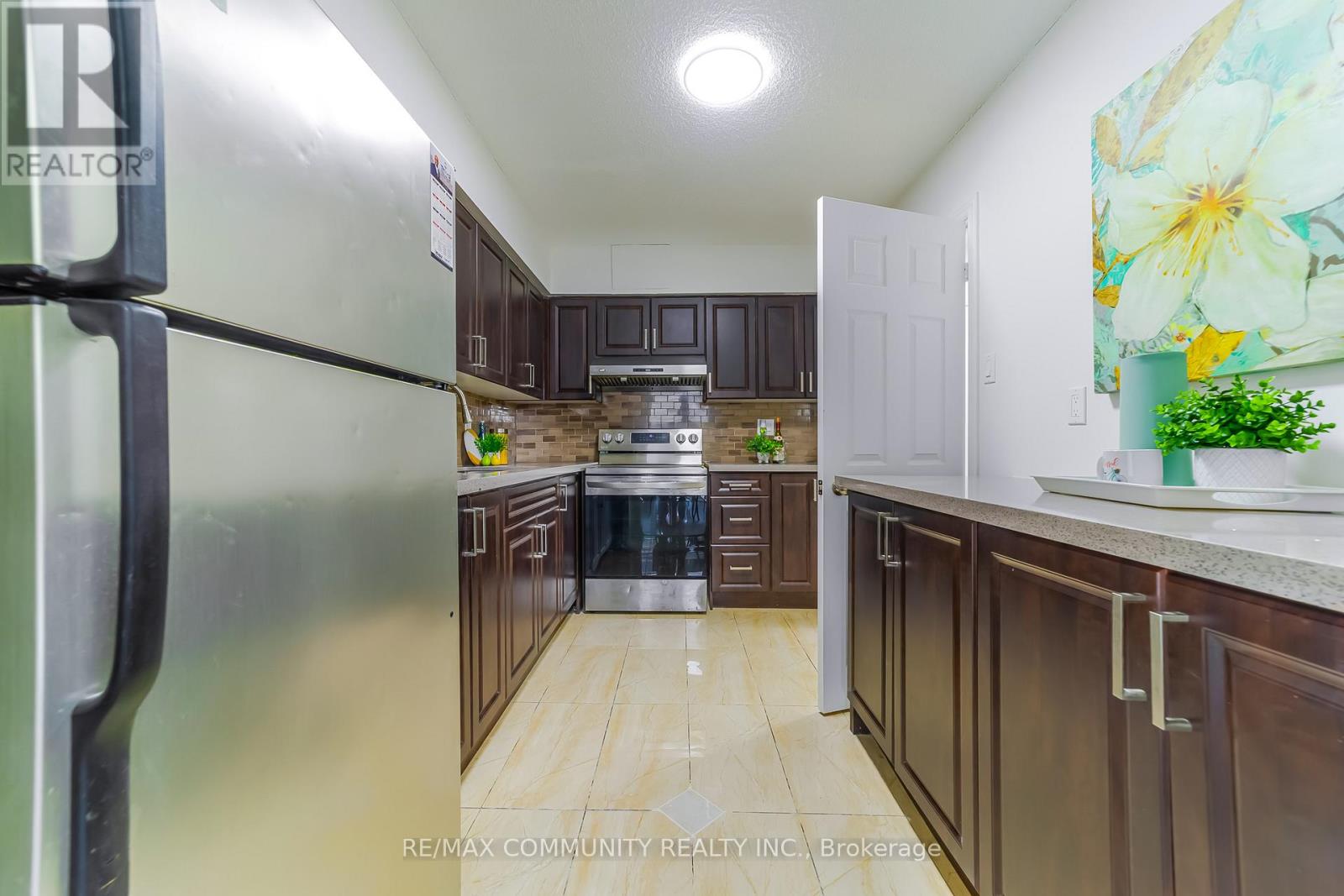 #511 3380 EGLINTON AVENUE E - 15