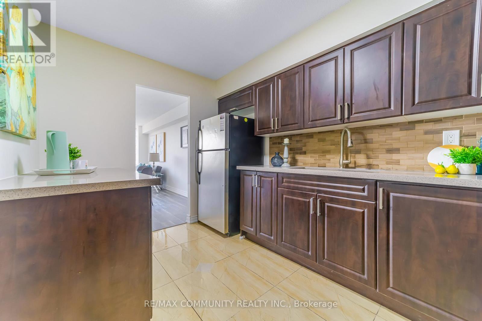 #511 3380 EGLINTON AVENUE E - 16