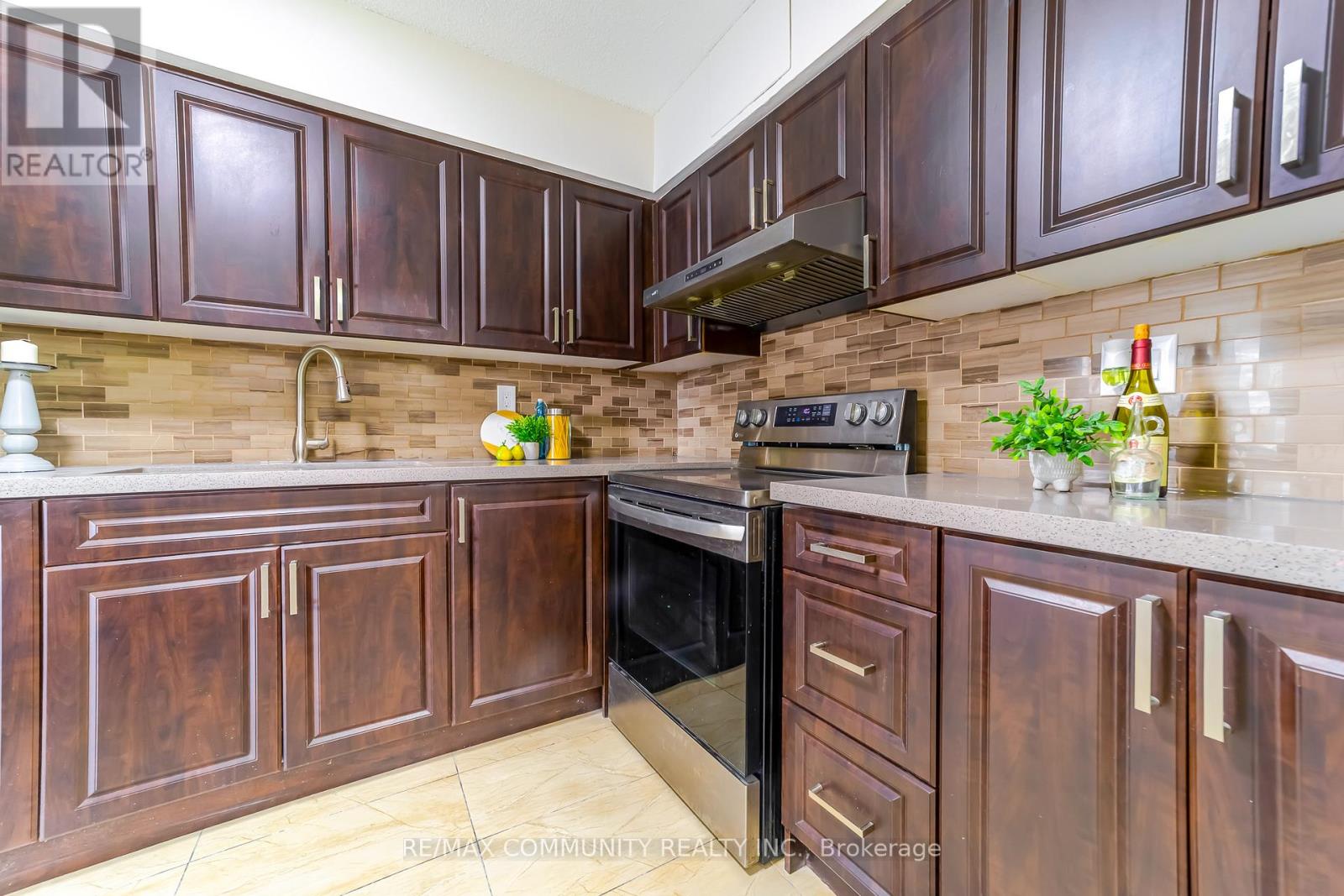 #511 3380 EGLINTON AVENUE E - 17