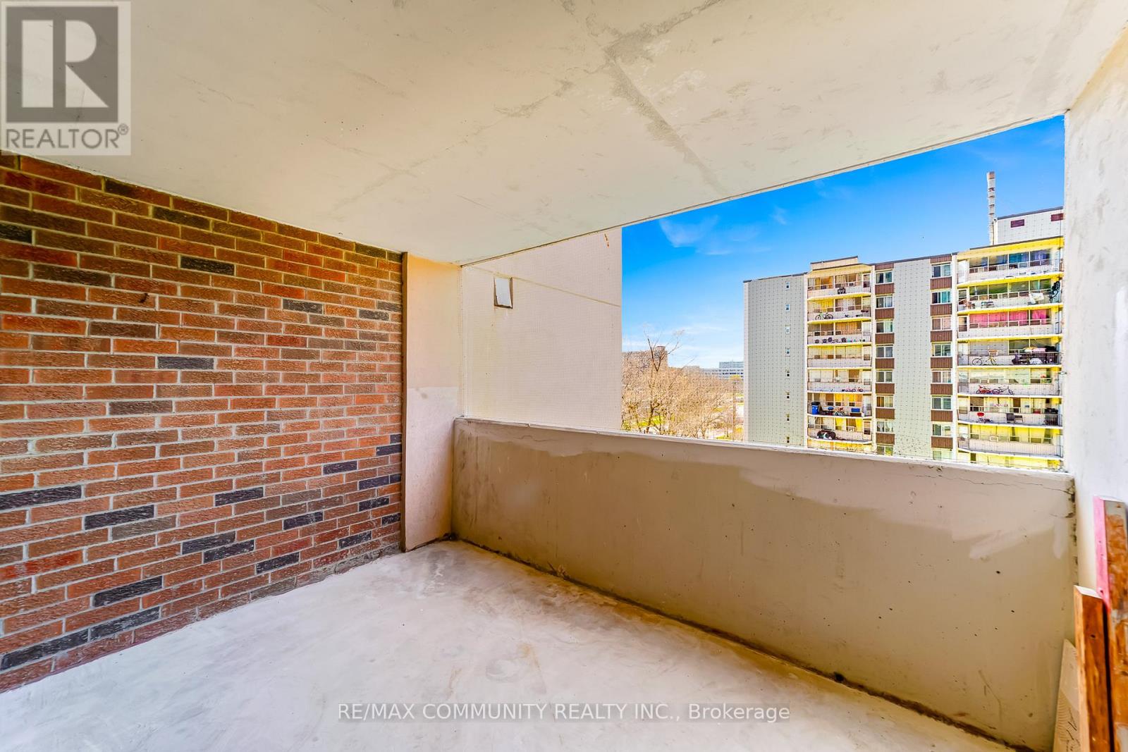 #511 3380 EGLINTON AVENUE E - 27
