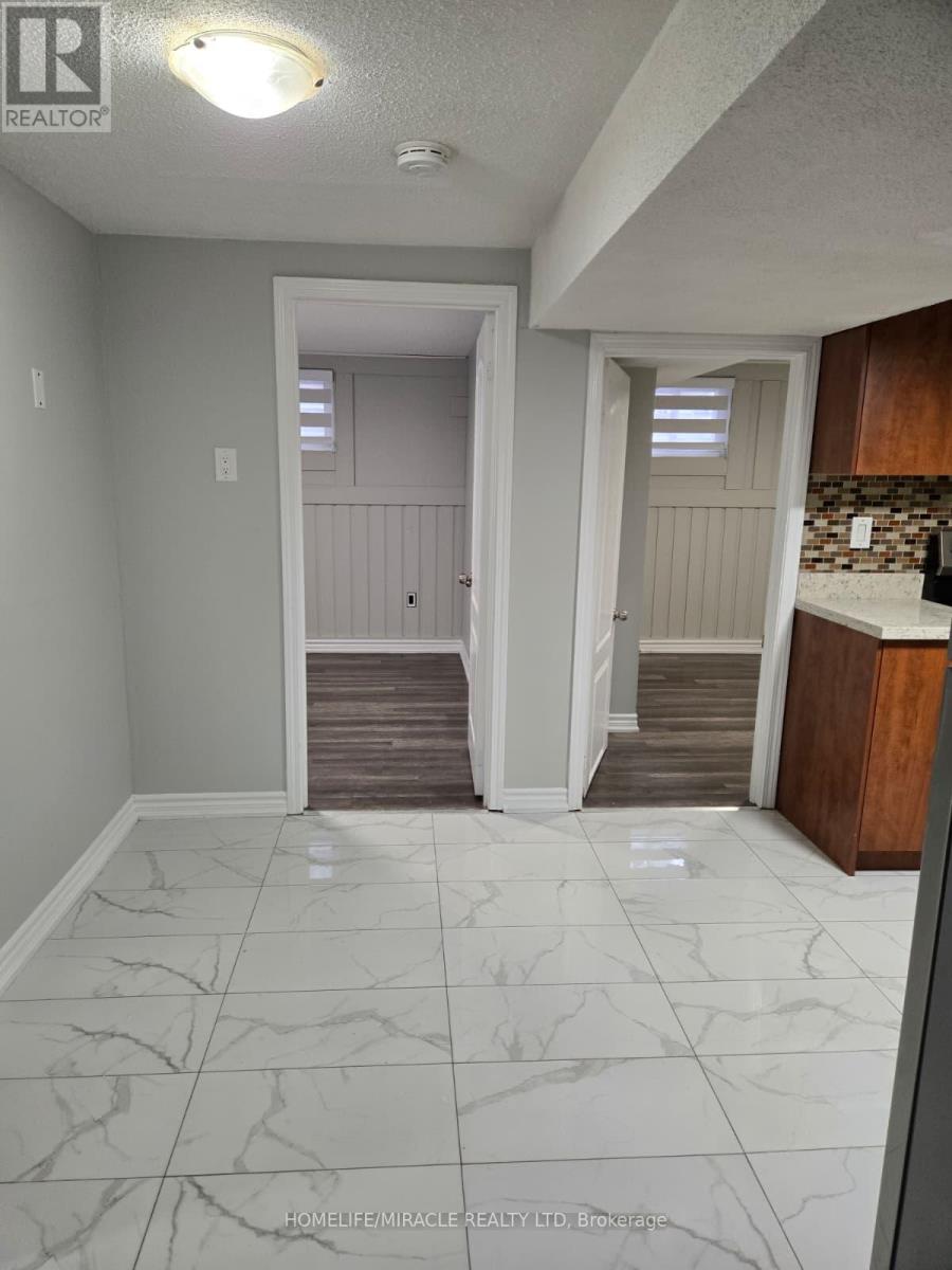 505 SILVERSTONE DRIVE - 21