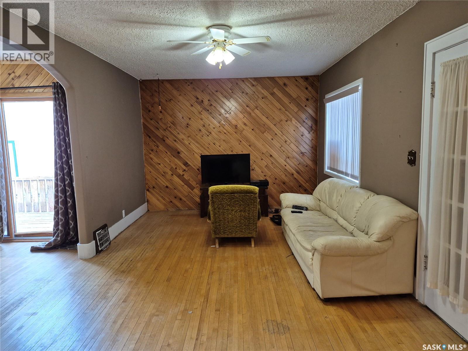 133 1st STREET W - 9