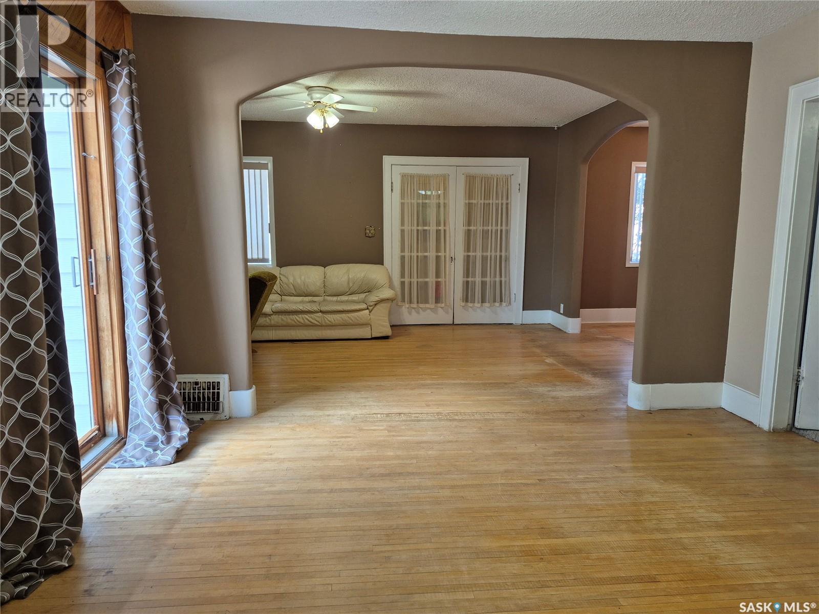 133 1st STREET W - 6