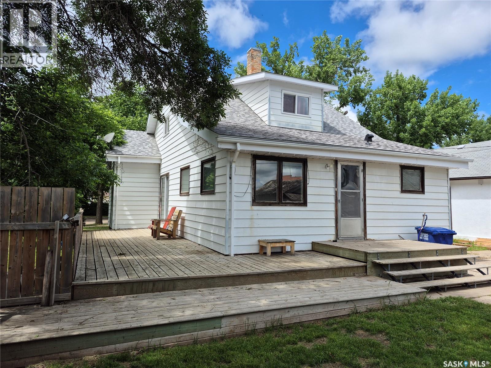 133 1st STREET W - 3