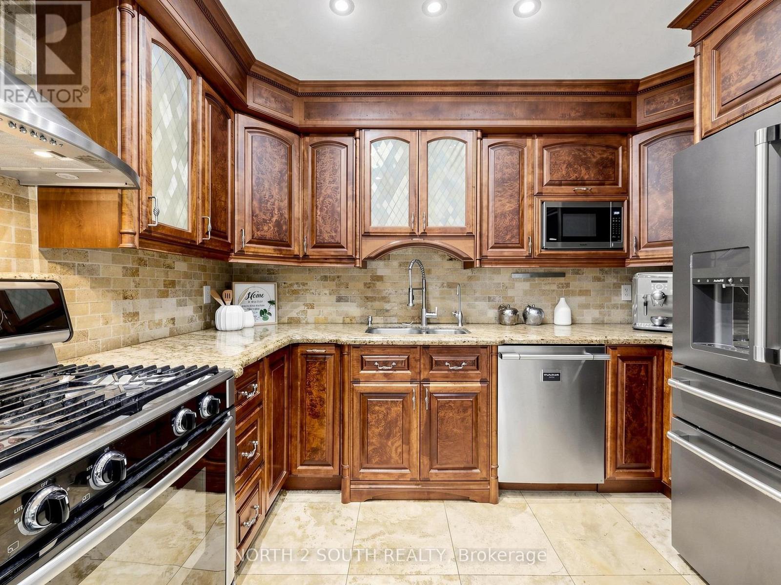 19 ROOSEVELT DRIVE - 10
