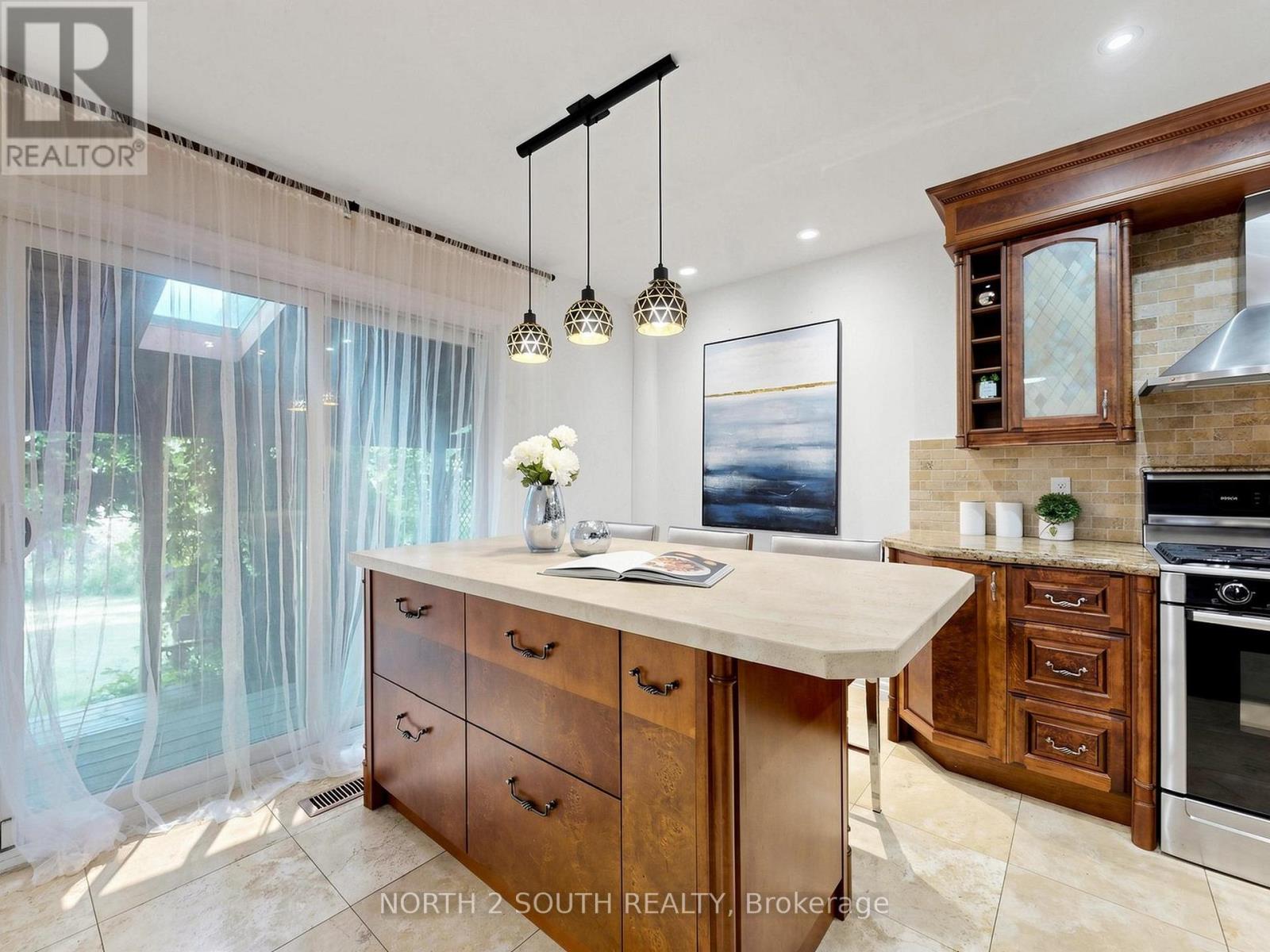 19 ROOSEVELT DRIVE - 12