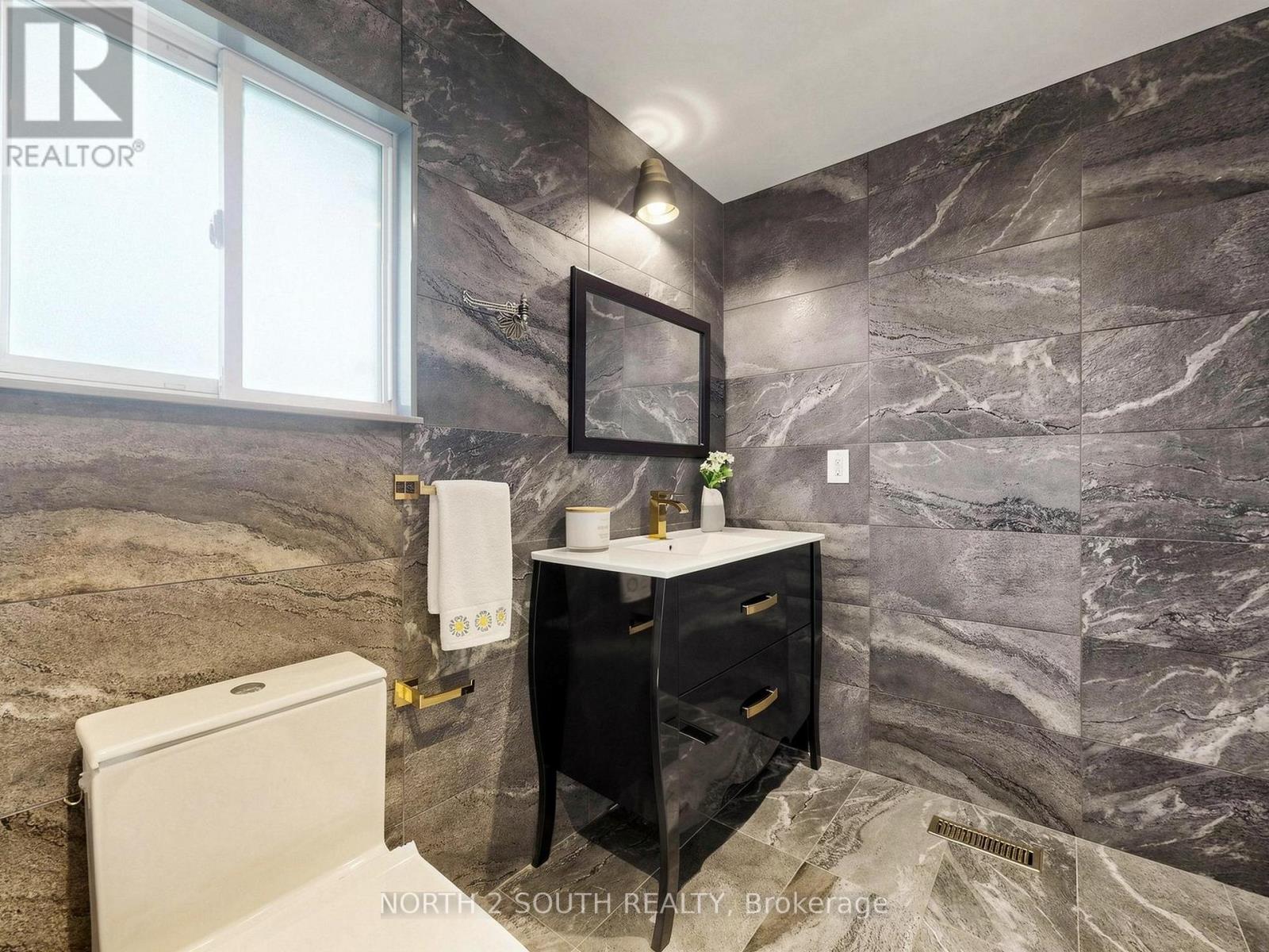 19 ROOSEVELT DRIVE - 31