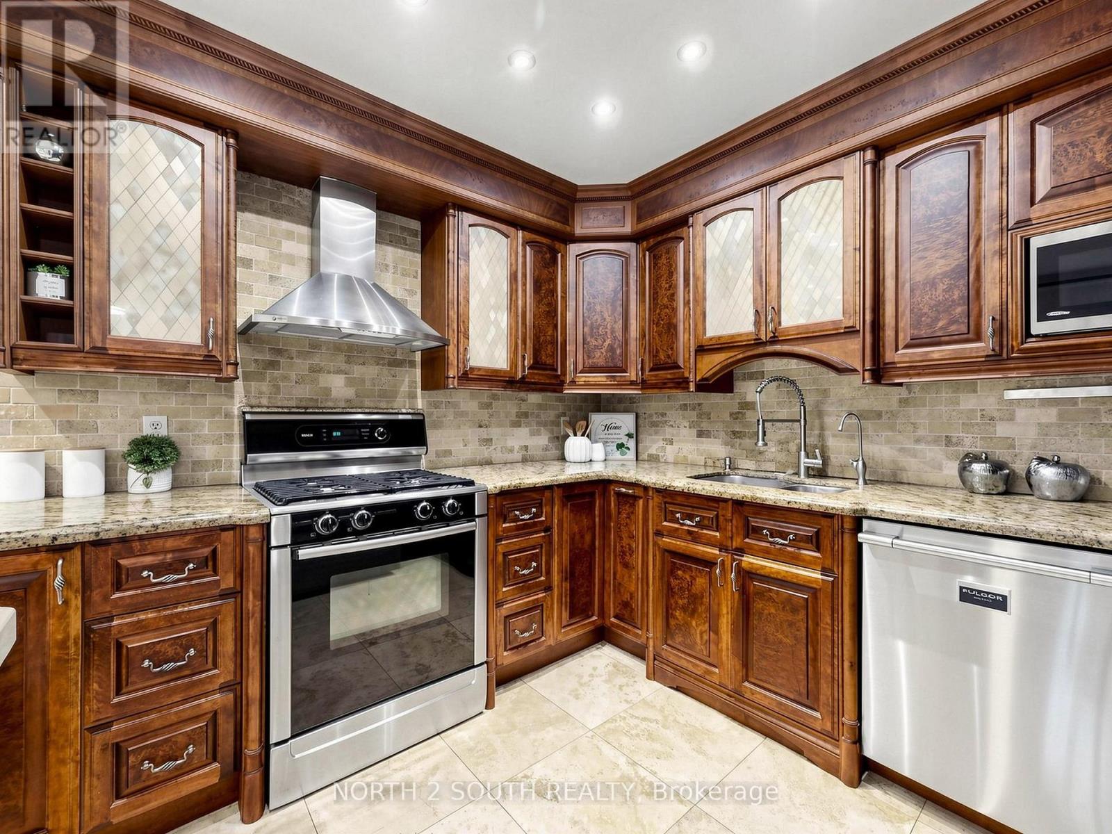 19 ROOSEVELT DRIVE - 8