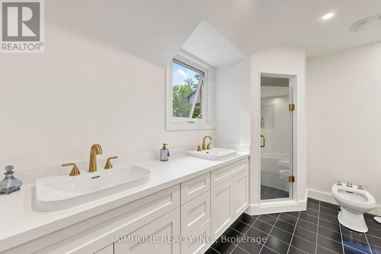 93 CLARINDA DRIVE - 24