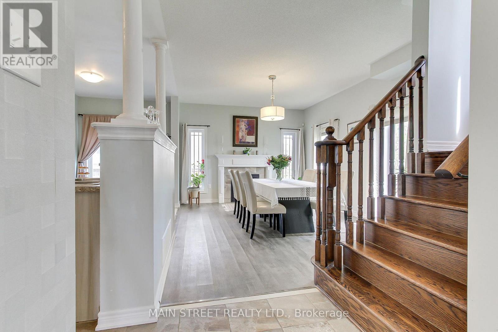 34 GREY WING AVENUE - 11