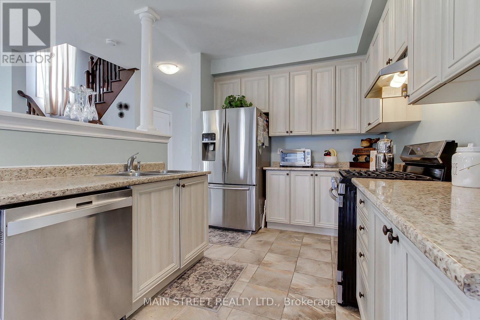 34 GREY WING AVENUE - 12