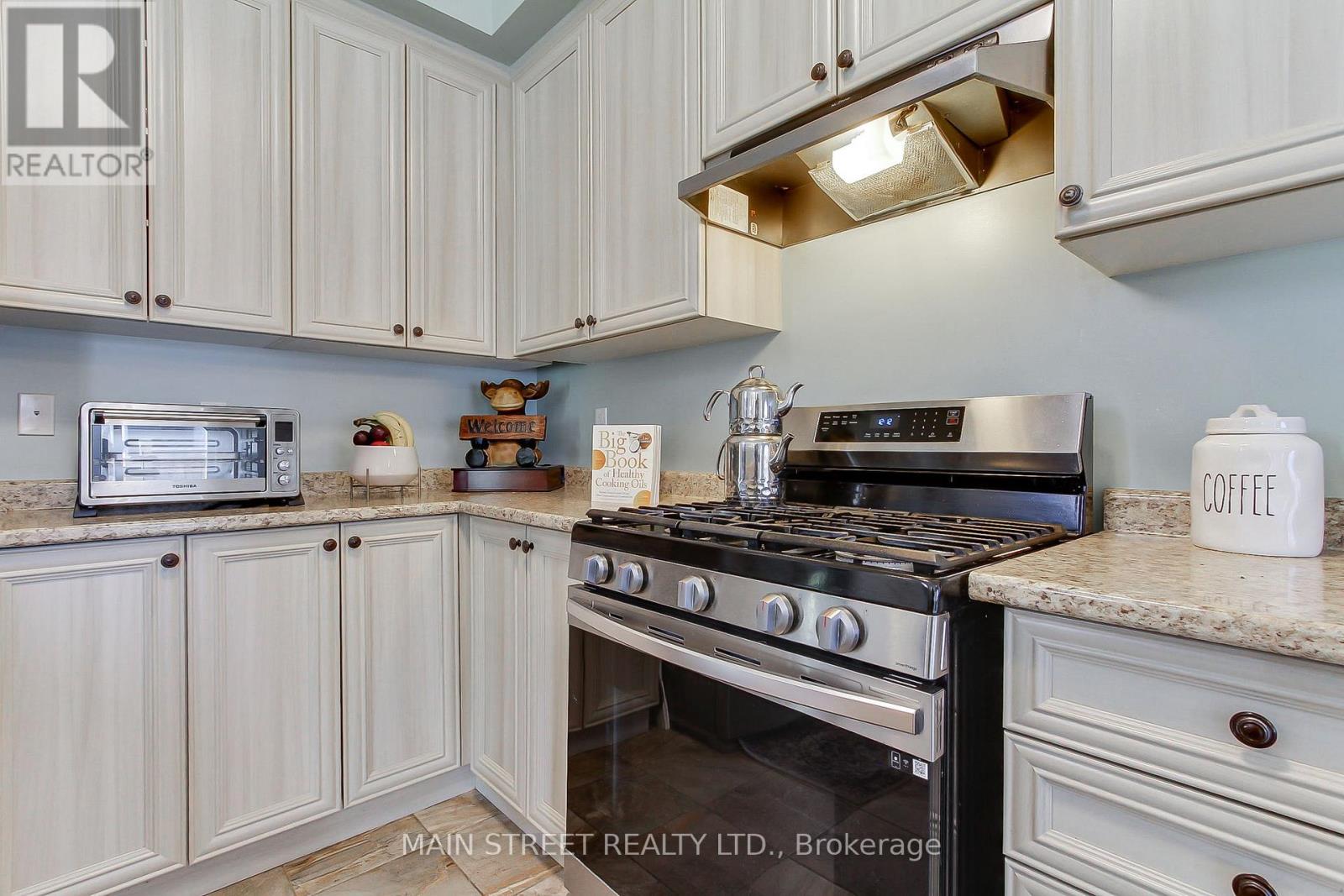 34 GREY WING AVENUE - 13