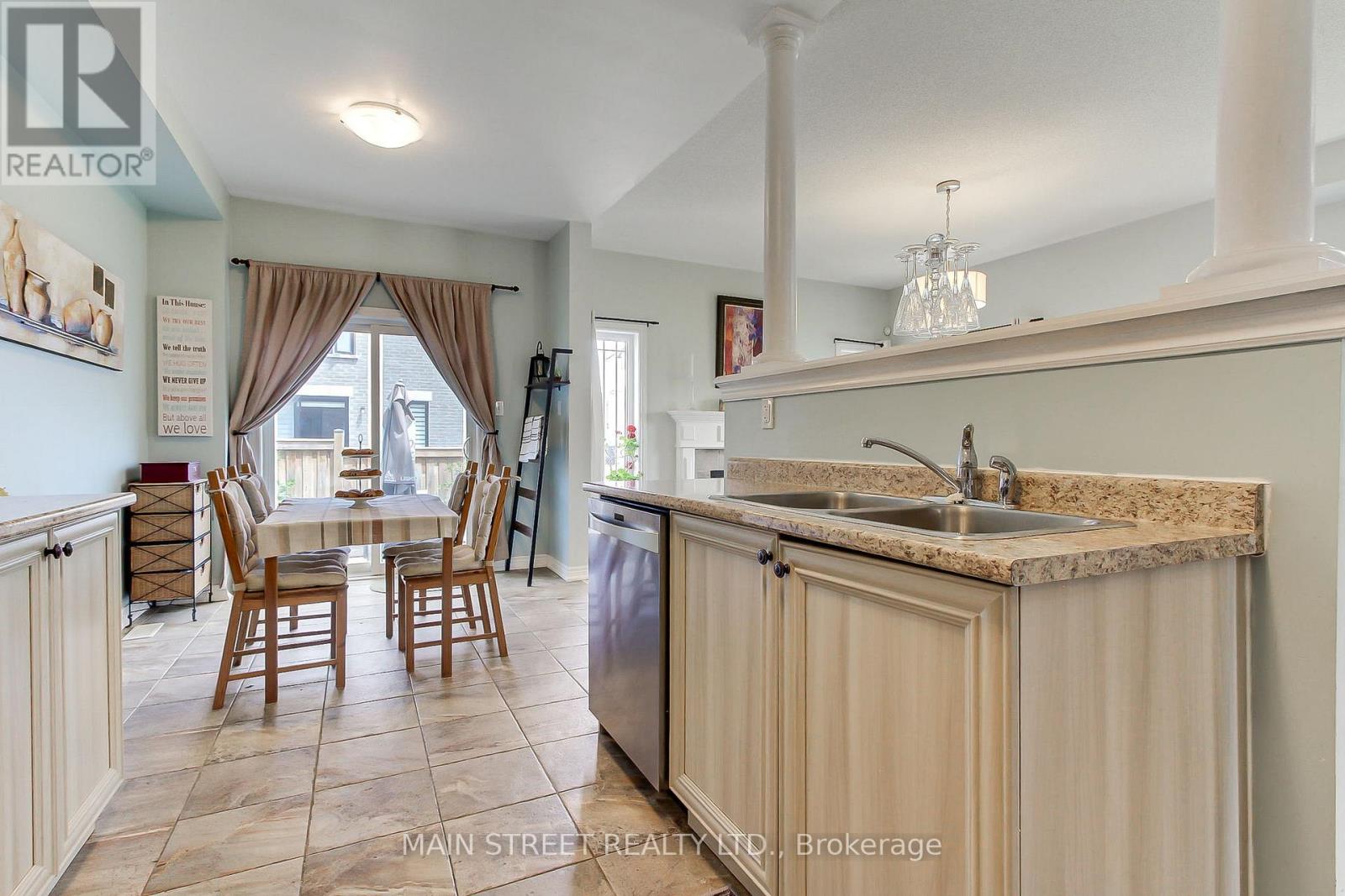34 GREY WING AVENUE - 14