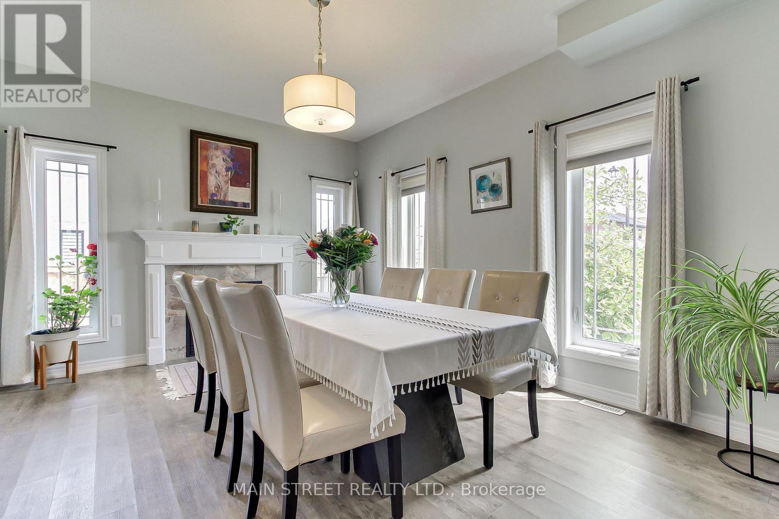 34 GREY WING AVENUE - 17