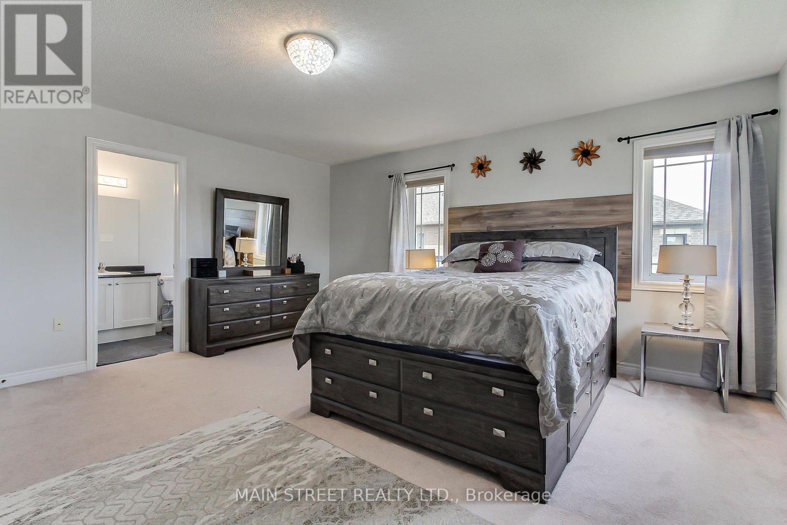 34 GREY WING AVENUE - 24