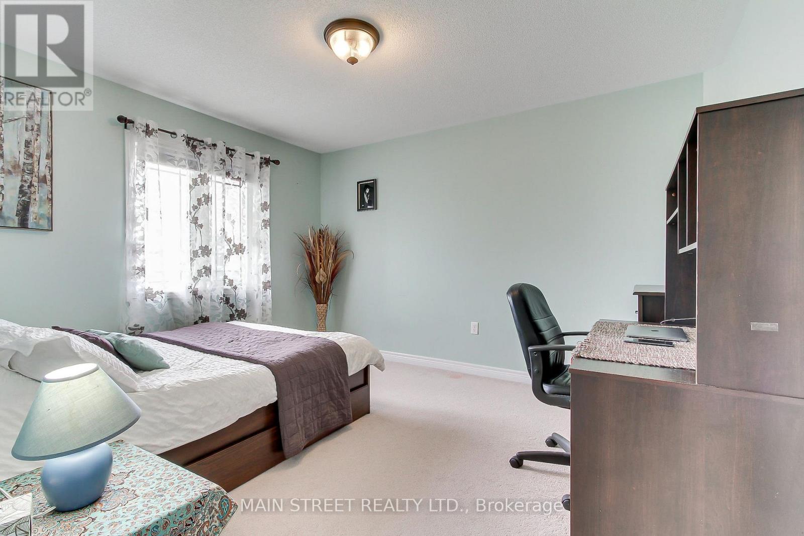 34 GREY WING AVENUE - 27