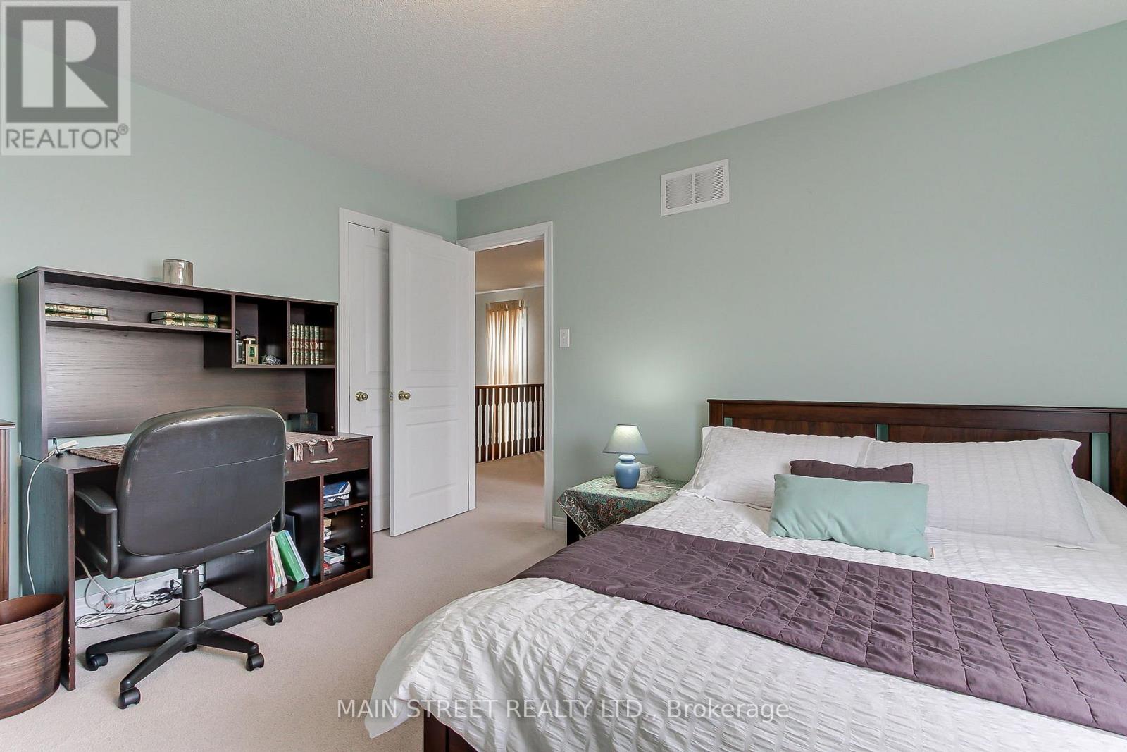 34 GREY WING AVENUE - 29