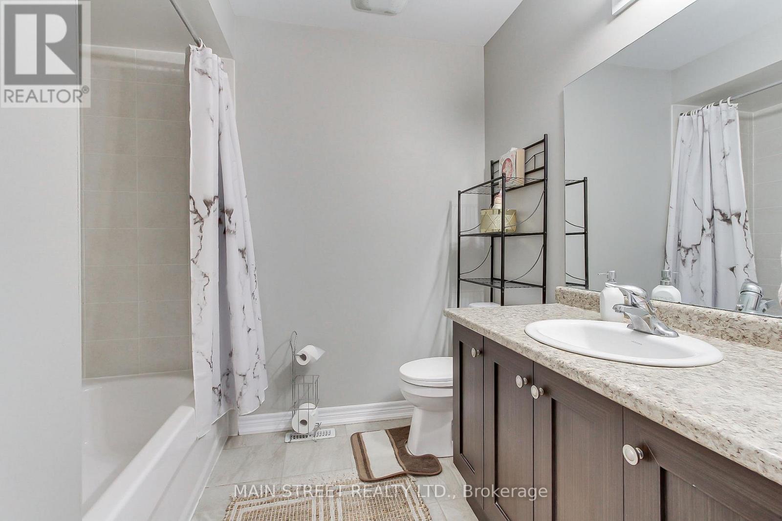34 GREY WING AVENUE - 32