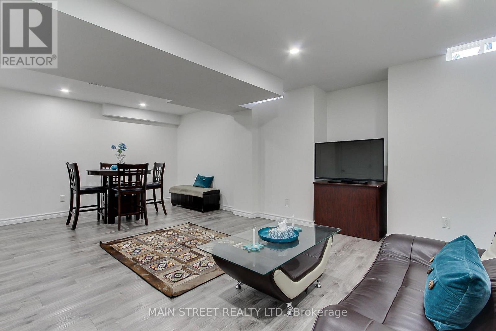 34 GREY WING AVENUE - 35