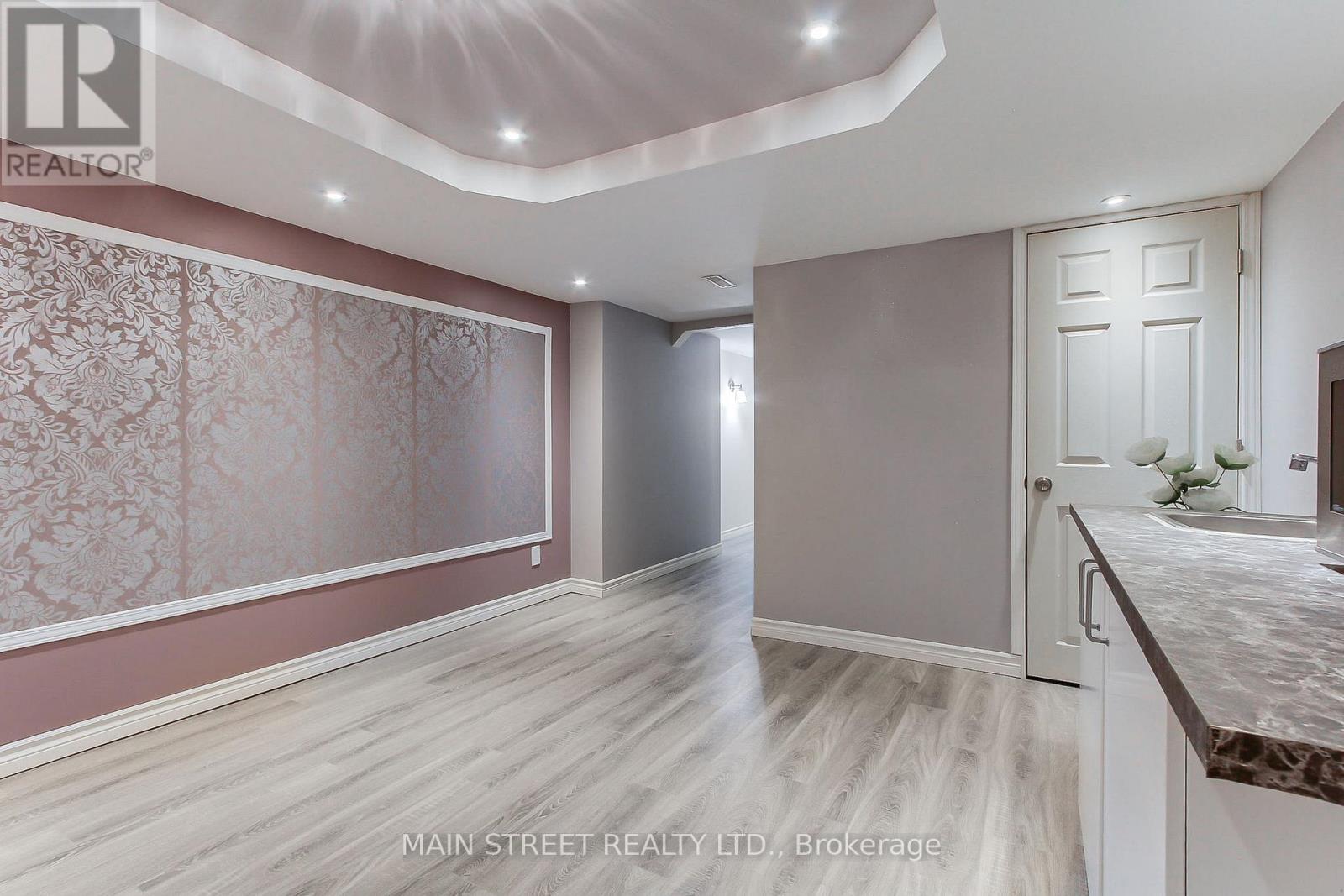 34 GREY WING AVENUE - 37