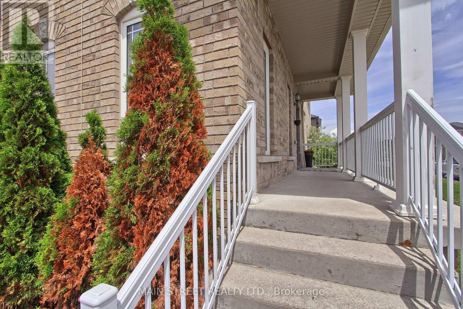 34 GREY WING AVENUE - 4
