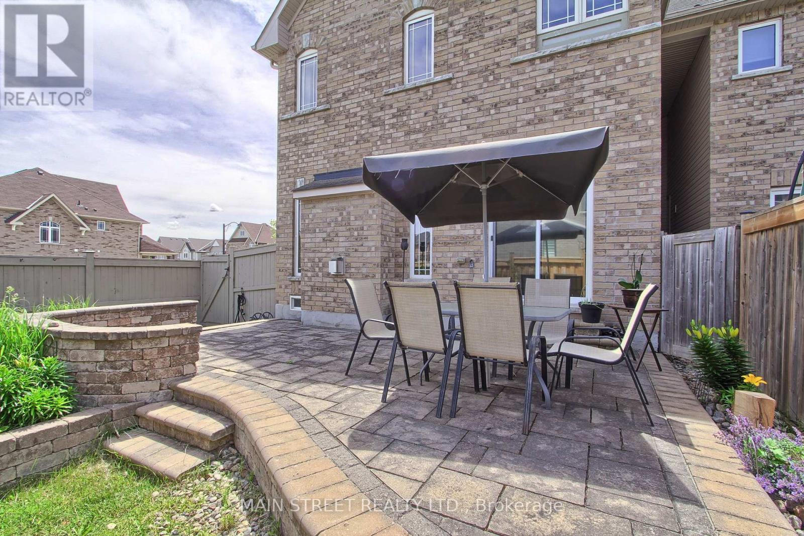 34 GREY WING AVENUE - 41