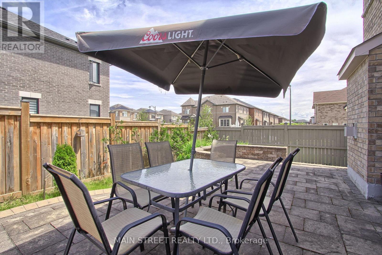 34 GREY WING AVENUE - 42
