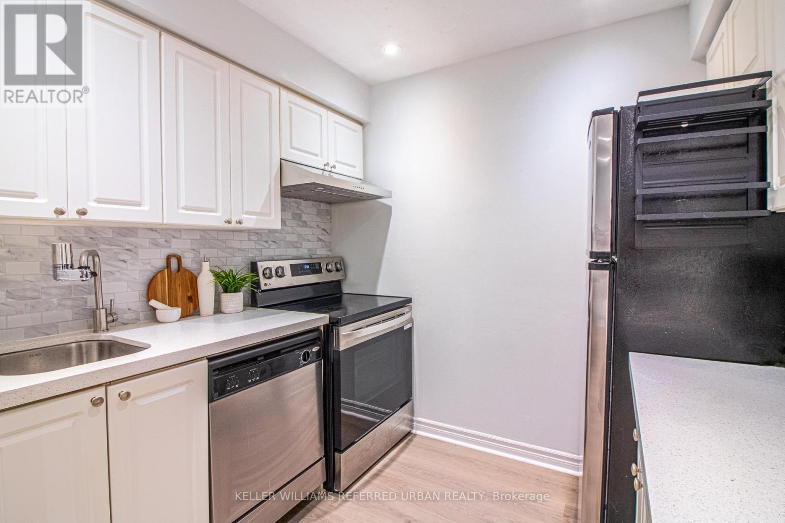 60 SPRINGFAIR AVENUE - 14