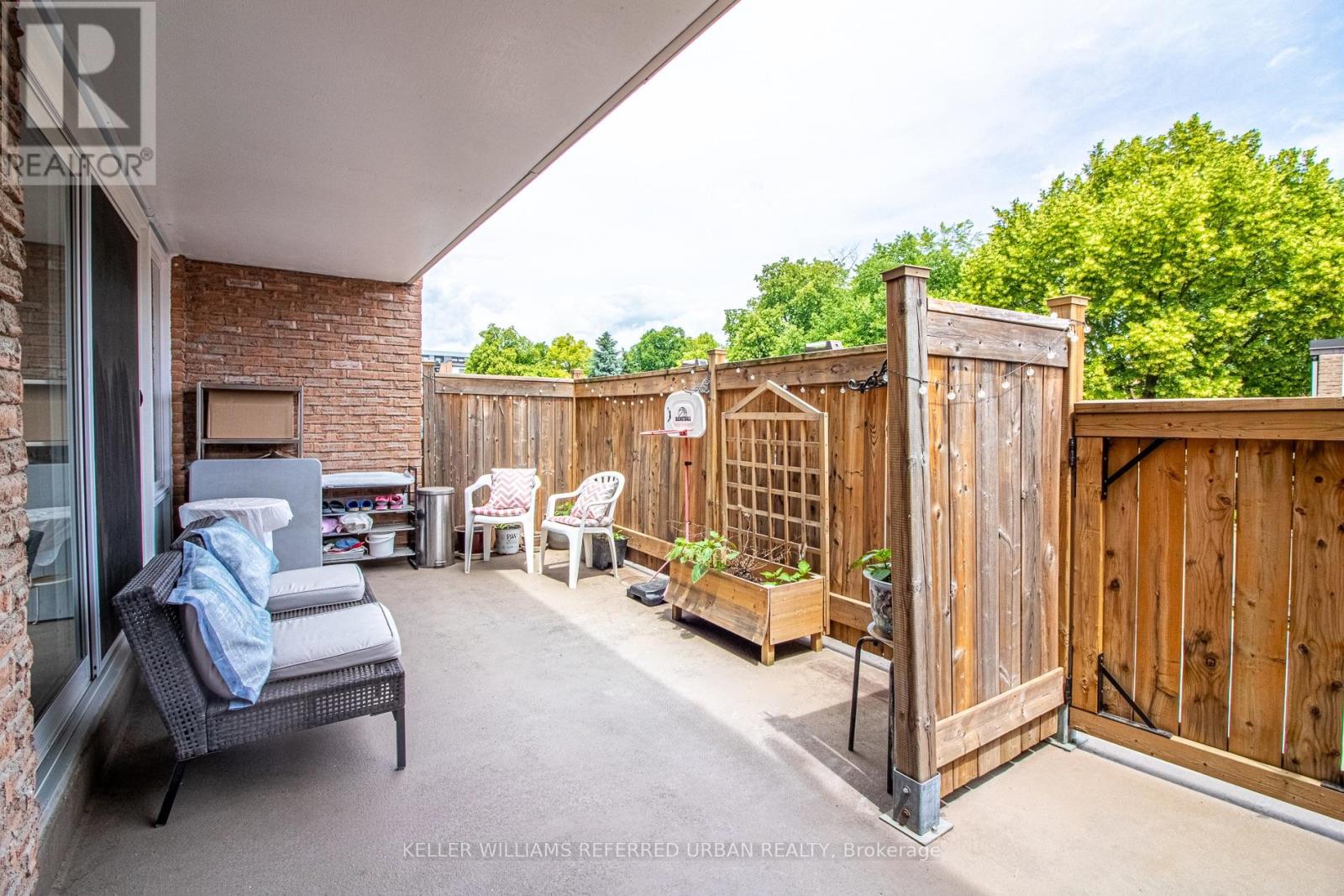 60 SPRINGFAIR AVENUE - 24