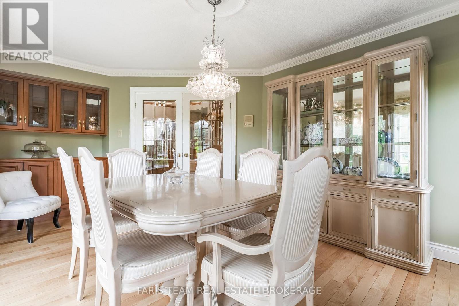 4 MILLS CIRCLE - 13