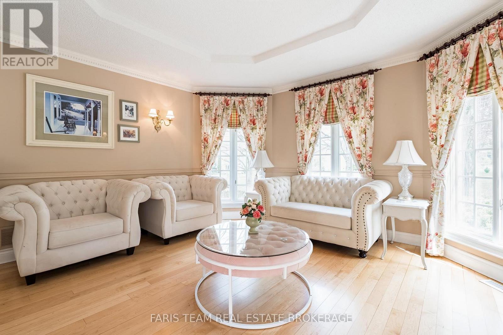 4 MILLS CIRCLE - 15
