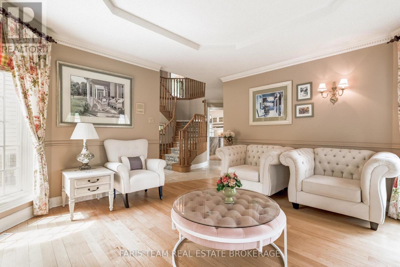 4 MILLS CIRCLE - 16