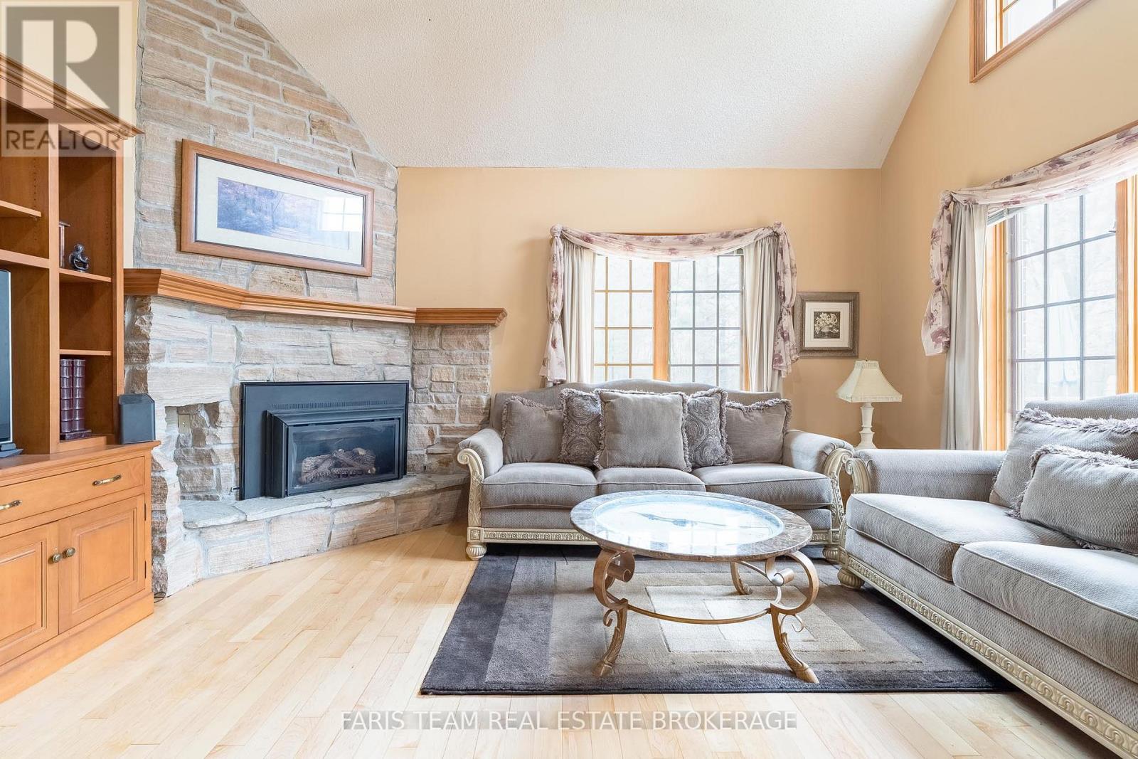 4 MILLS CIRCLE - 17