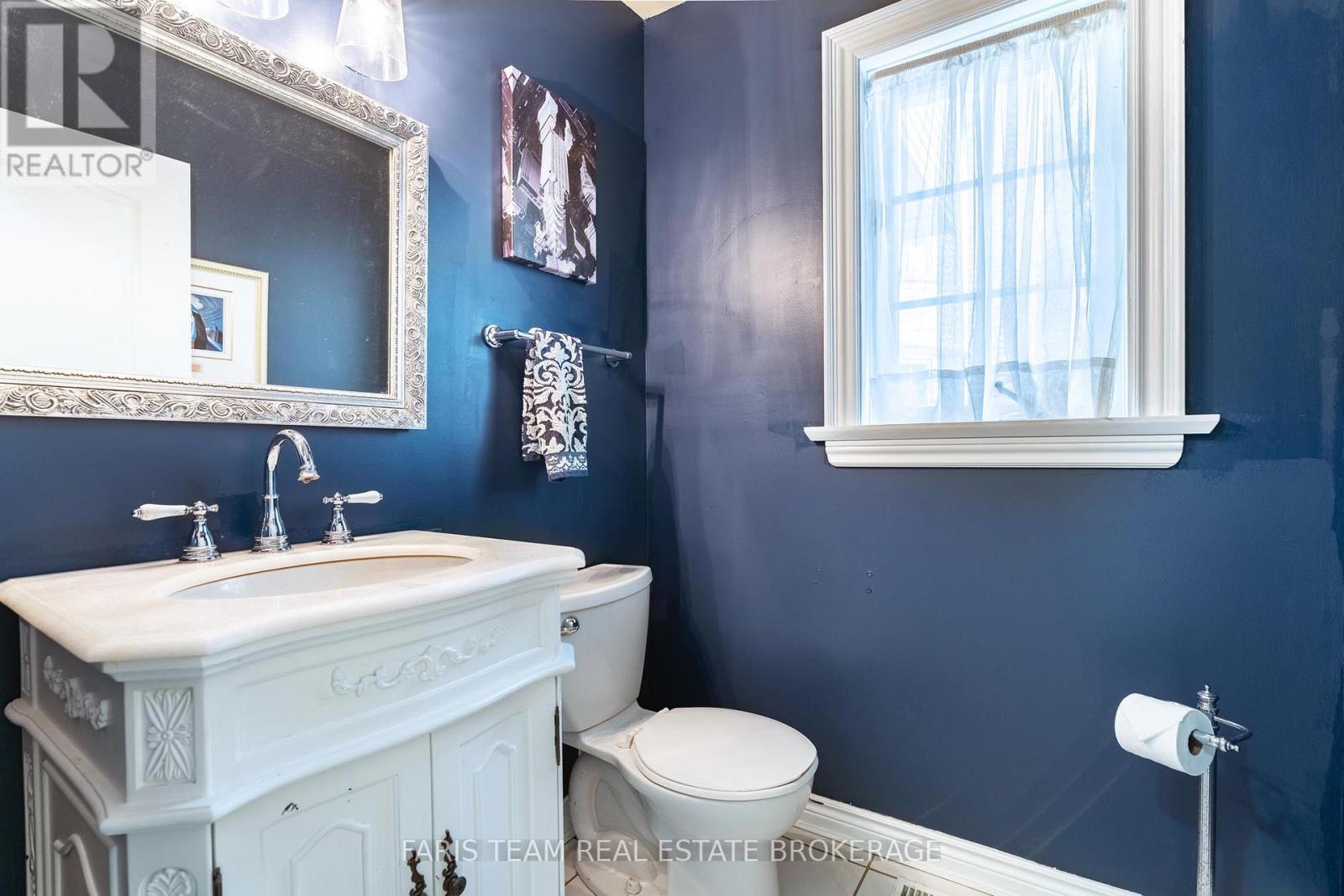 4 MILLS CIRCLE - 20