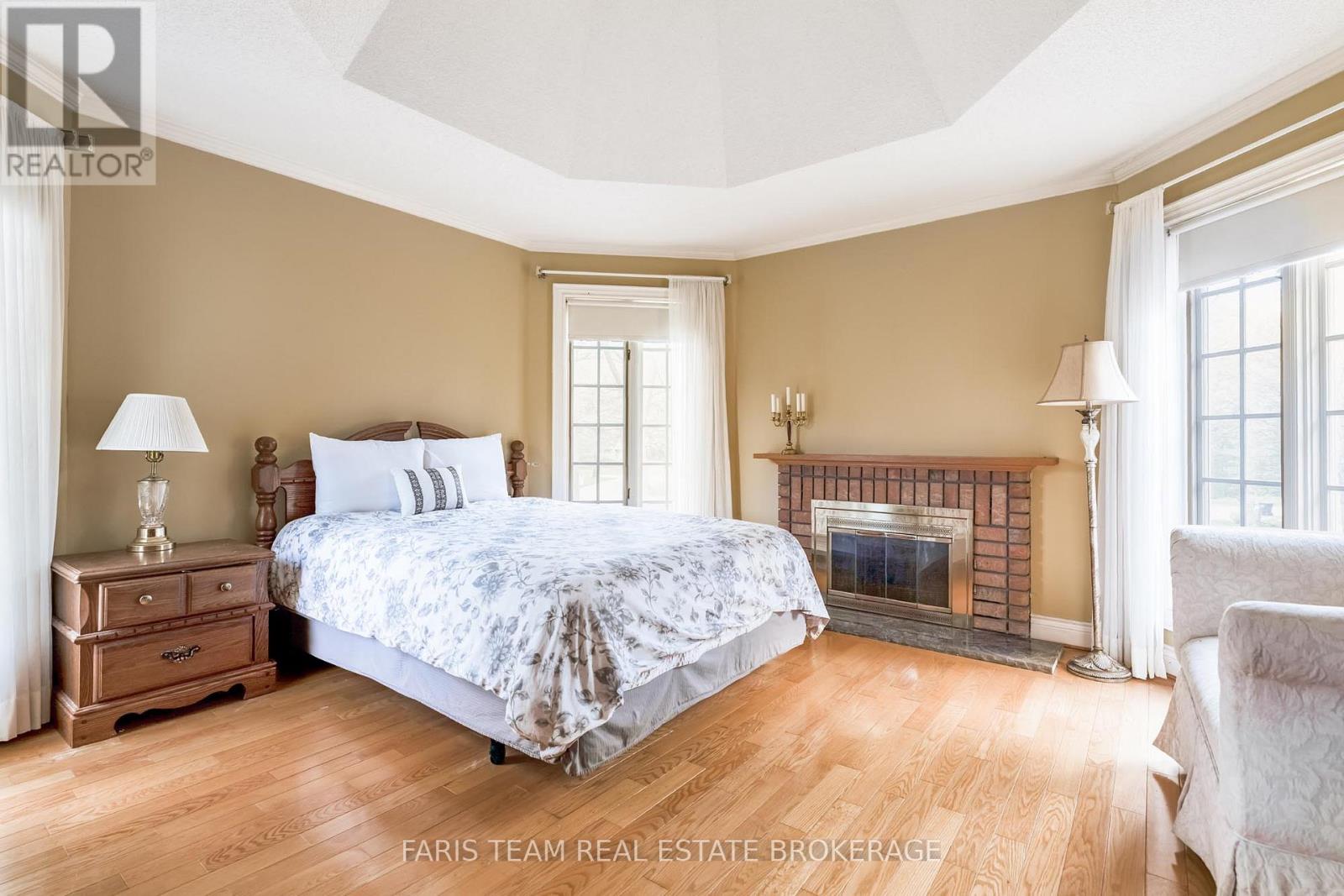 4 MILLS CIRCLE - 22