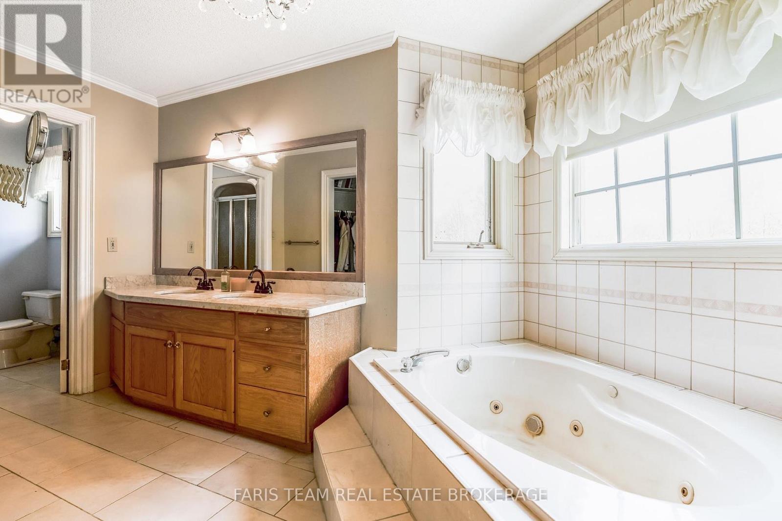 4 MILLS CIRCLE - 24
