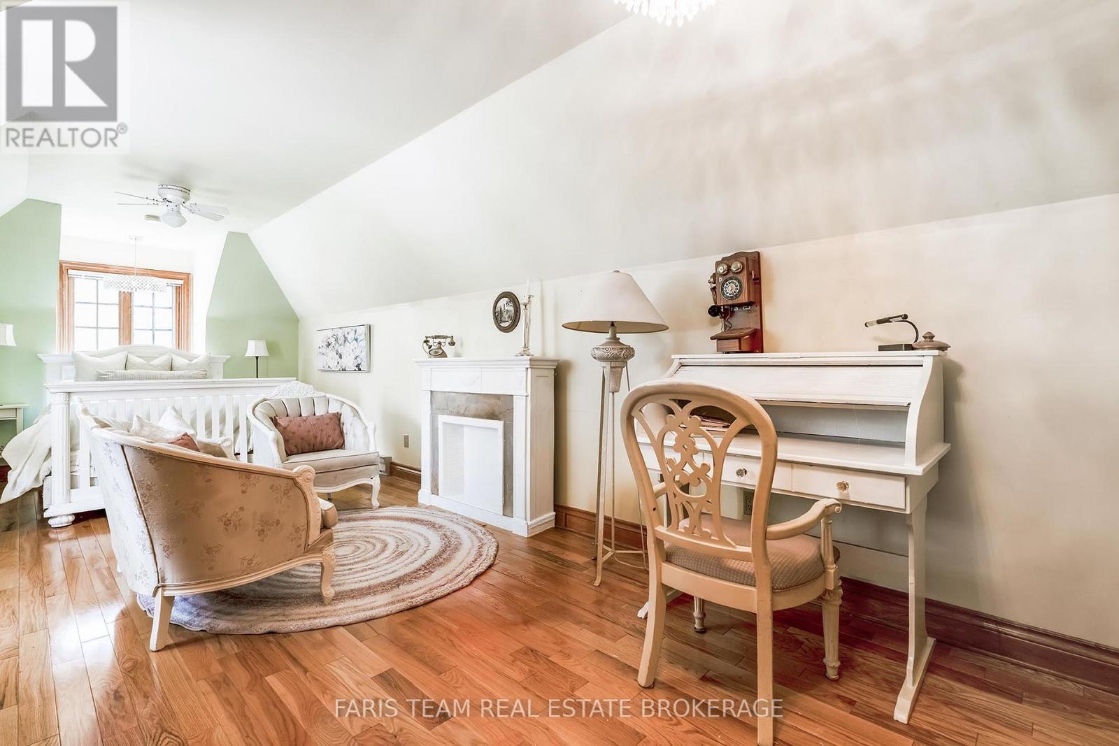 4 MILLS CIRCLE - 27