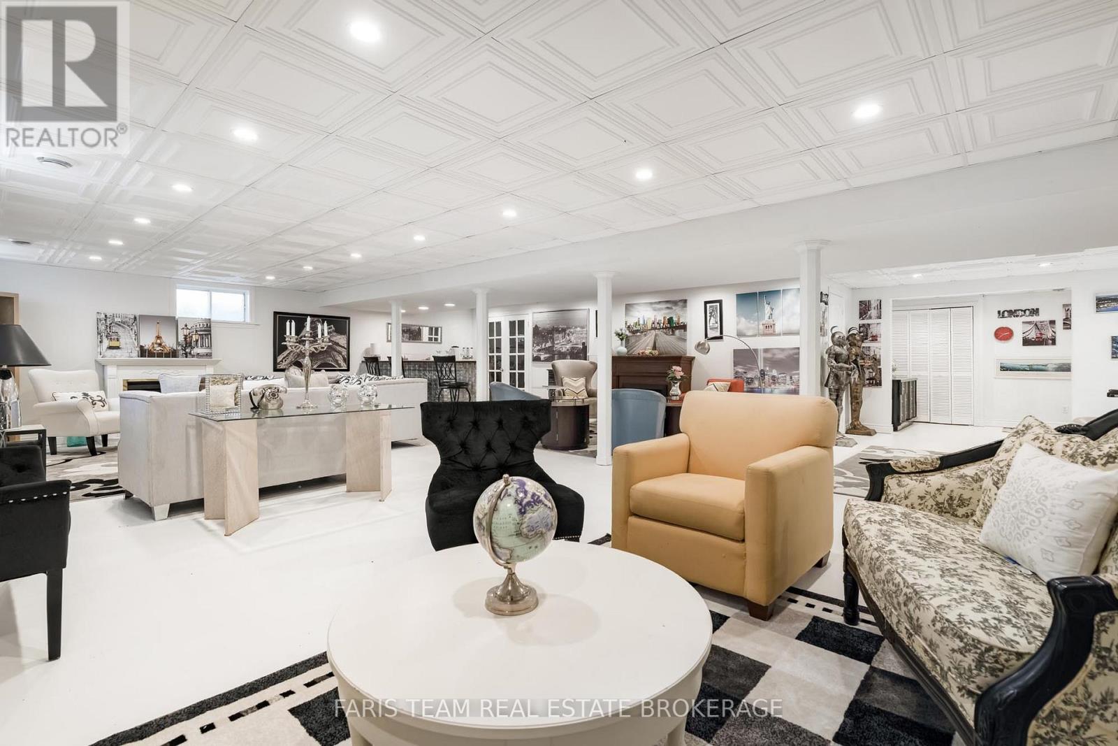 4 MILLS CIRCLE - 31
