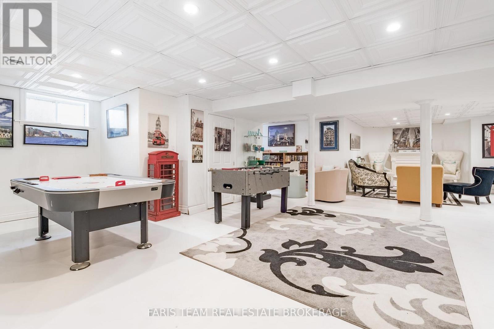 4 MILLS CIRCLE - 33