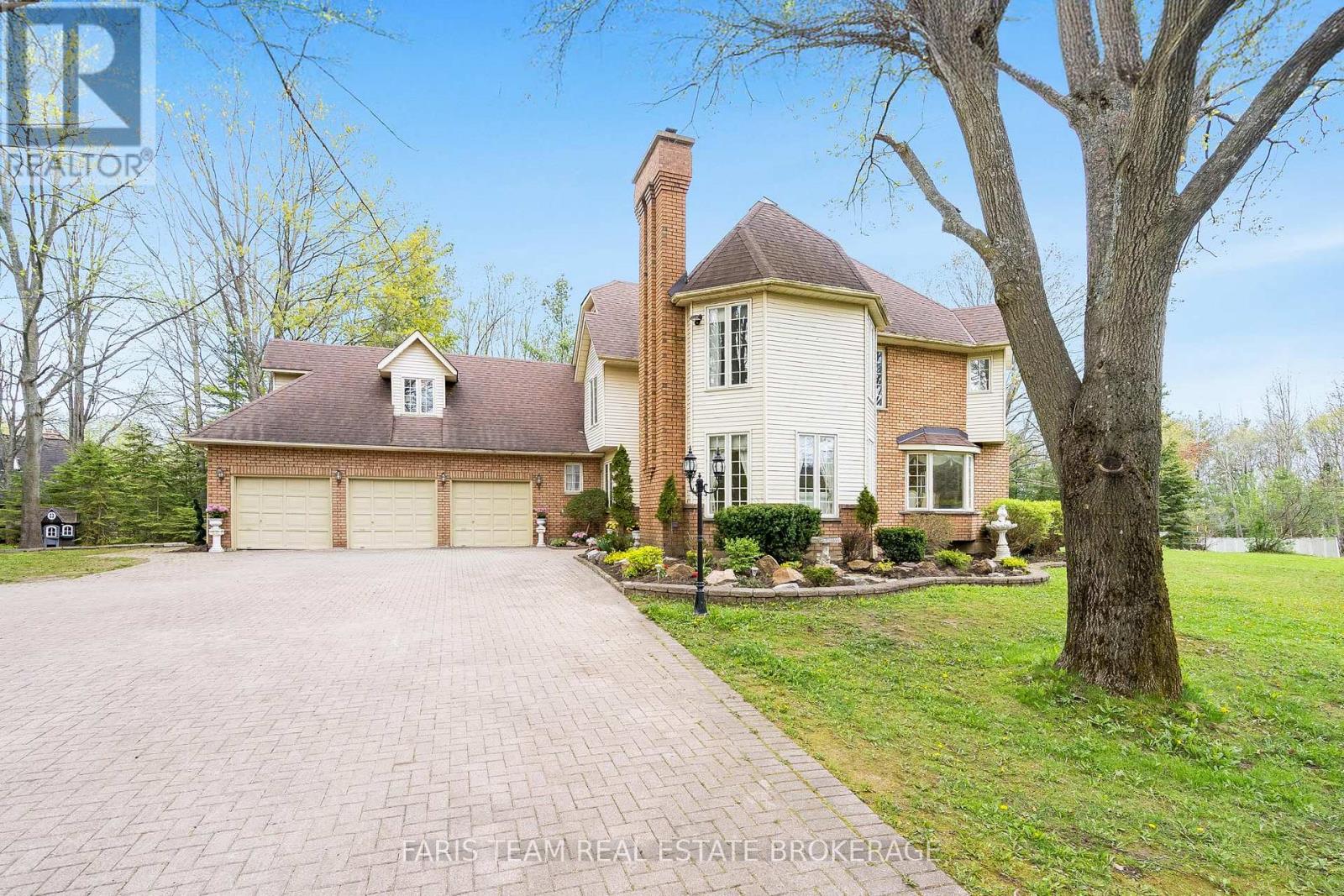4 MILLS CIRCLE - 4