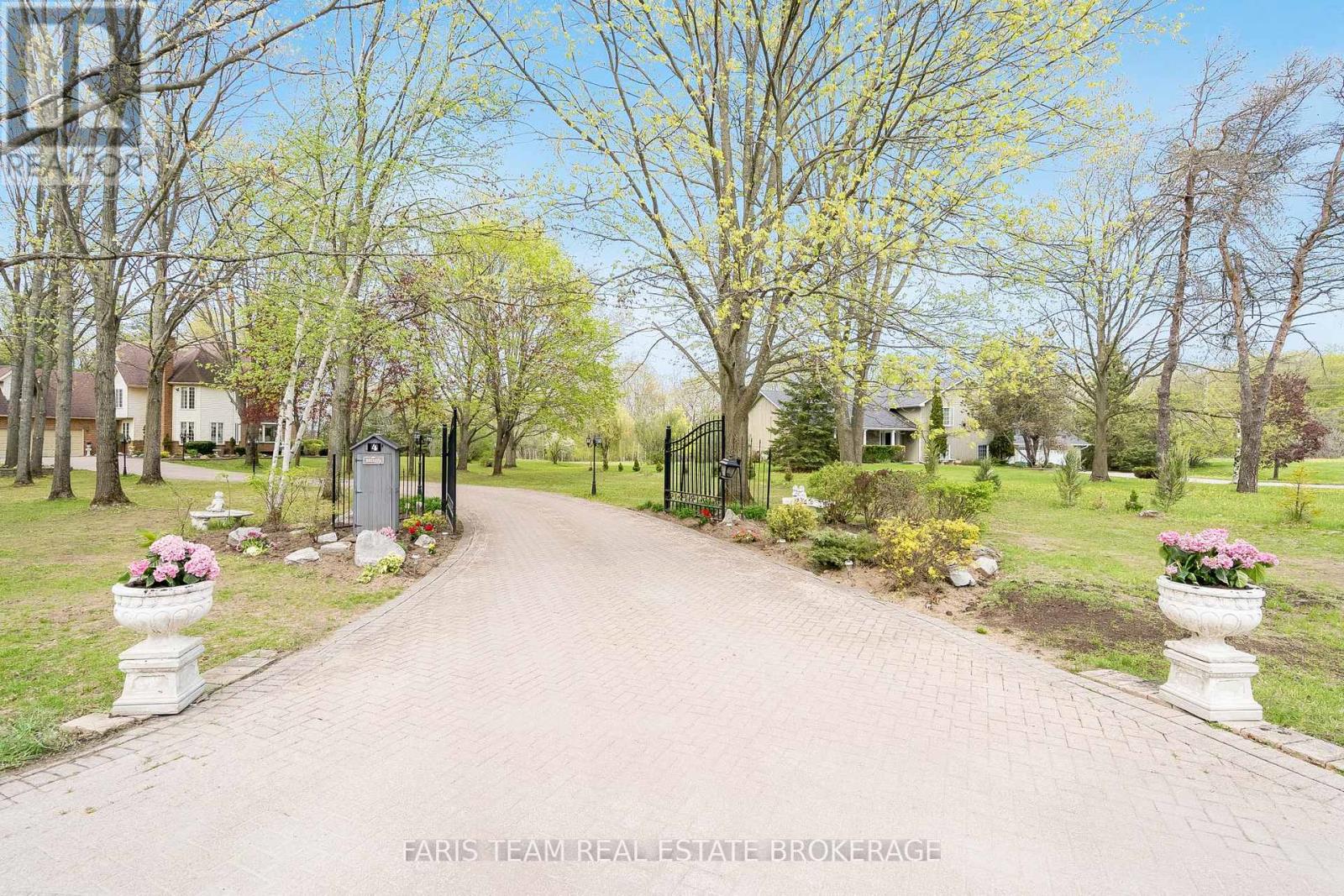 4 MILLS CIRCLE - 44