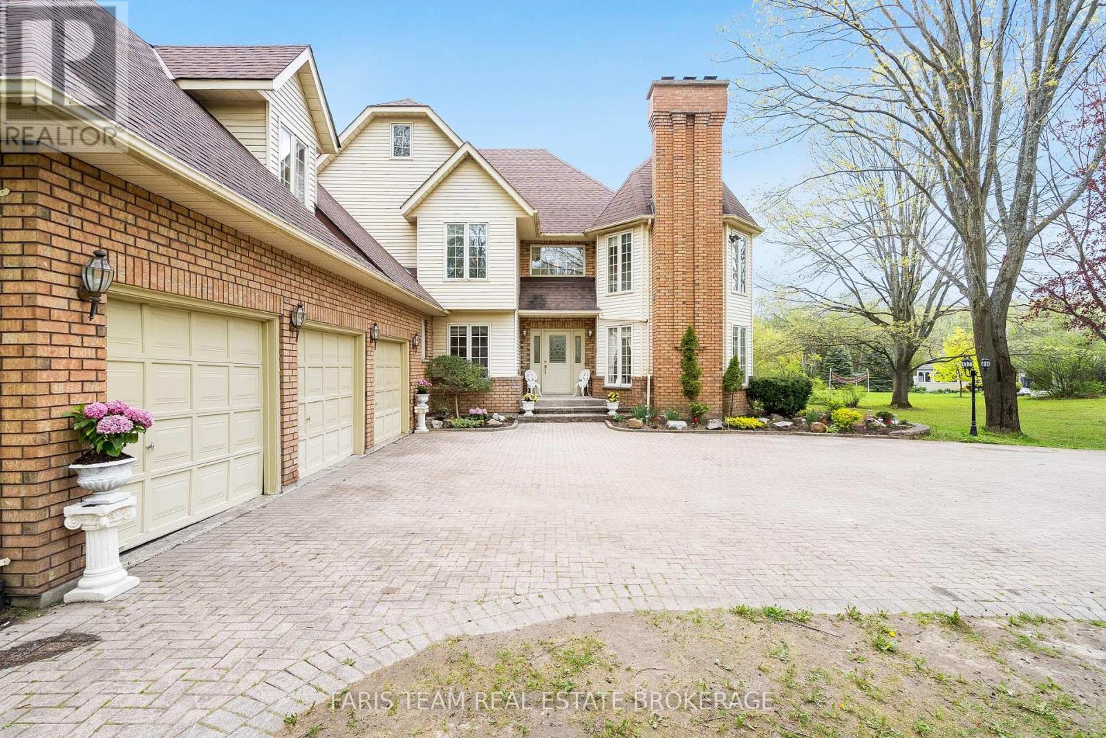 4 MILLS CIRCLE - 5