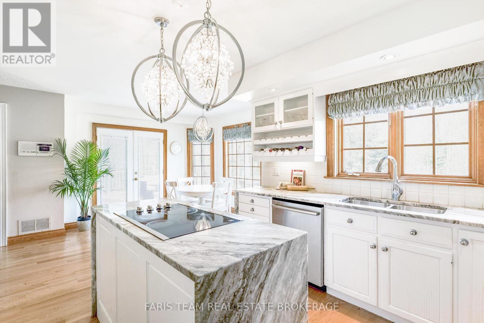 4 MILLS CIRCLE - 8