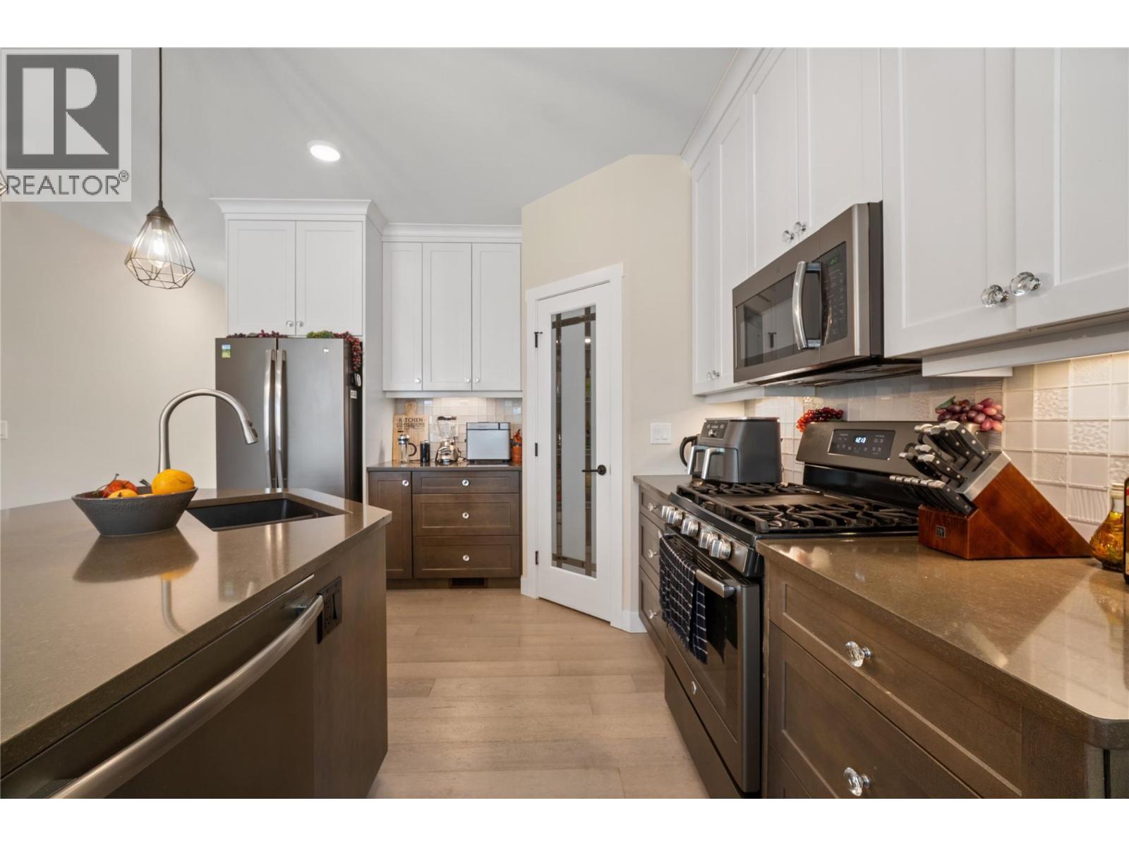 2 1791 10 Street Southwest, Salmon Arm