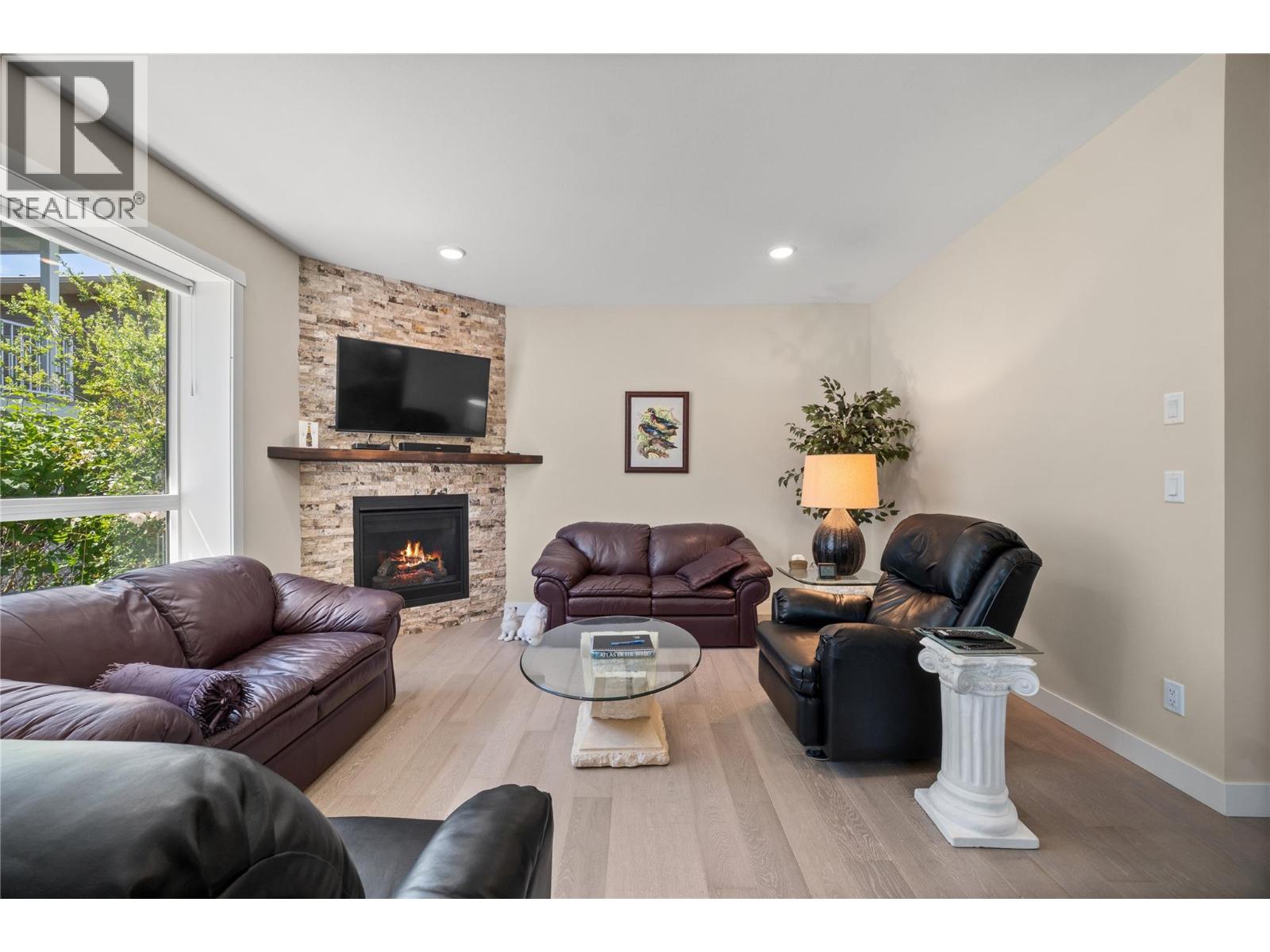 2 1791 10 Street Southwest, Salmon Arm