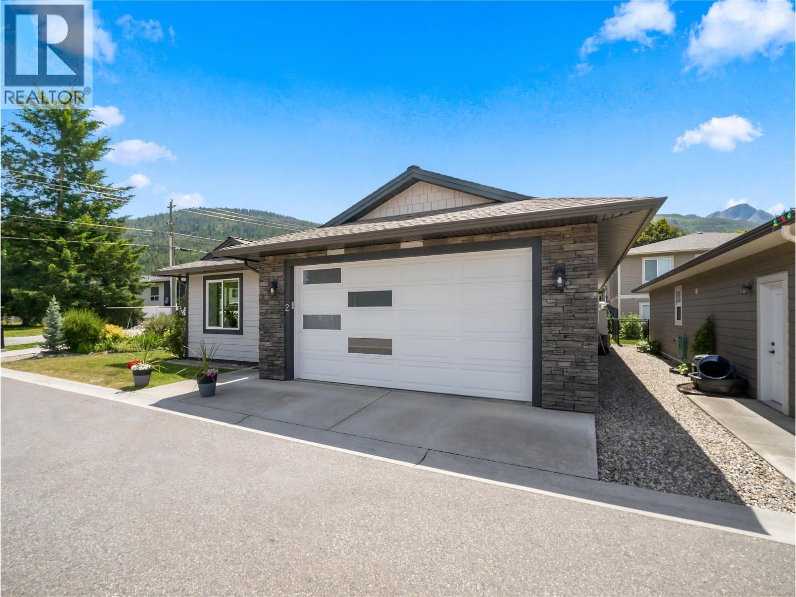 2 1791 10 Street Southwest, Salmon Arm