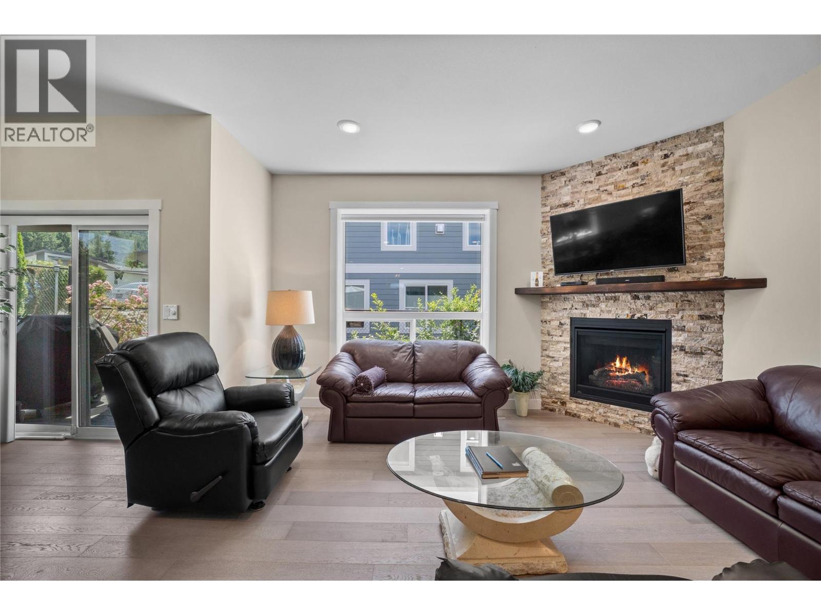 2 1791 10 Street Southwest, Salmon Arm