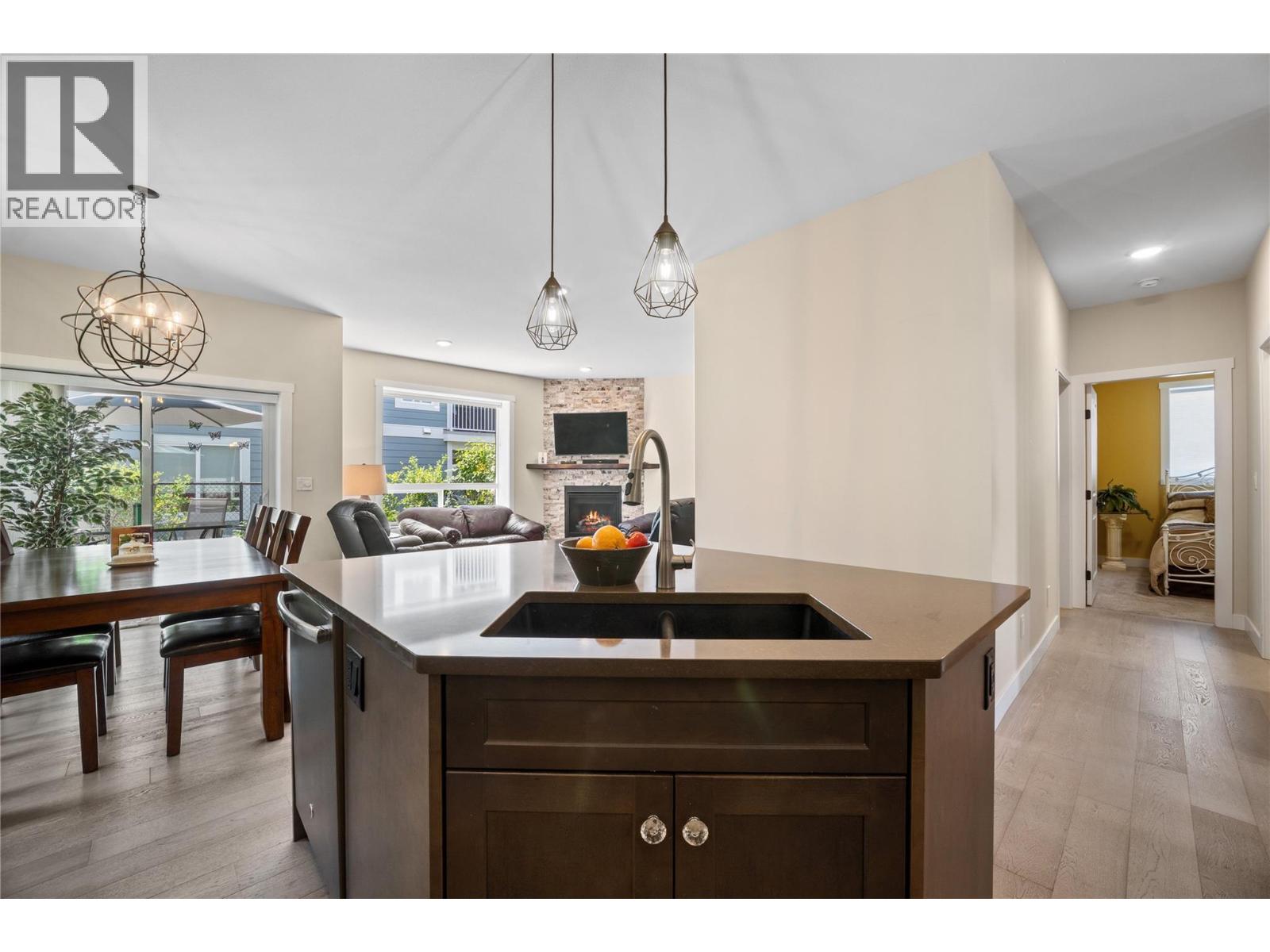 2 1791 10 Street Southwest, Salmon Arm