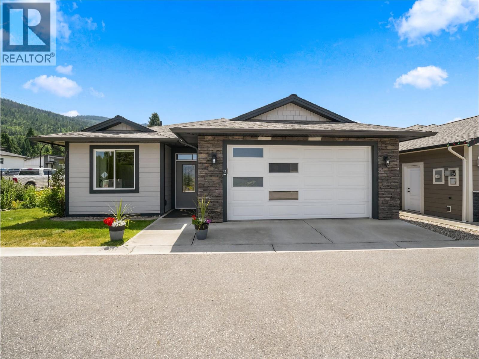 2 1791 10 Street Southwest, Salmon Arm
